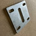 Montasjeplate 140 × 140 × 8 mm – avlange M12 bolthull