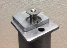 Støtteplate 60 × 60 × 10 mm – med forsenket M16 × 40 mm bolt